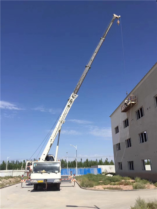 宁江区“轻装强干”—— 吊车的 “轻量化臂架” 技术